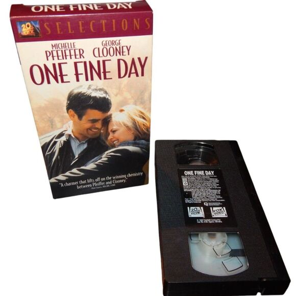 ONE FINE DAY VHS Michelle Pfeiffer George Clooney Mae Whitman Charles Durning - Picture 2 of 7